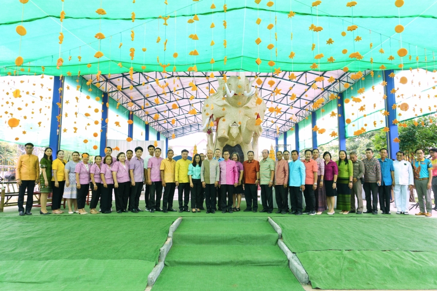 งานพิธีบวงสรวงเทียนพรรษา ประเภทเทียนโบราณขนาดใหญ่อำเภอเดชอุดม